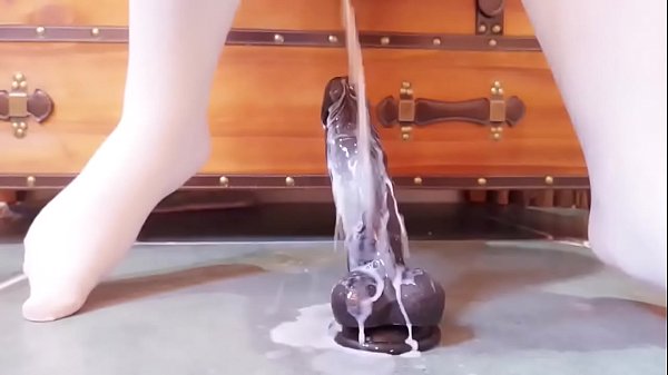 Em gái lồn không lông thủ dâm với sextoy nước lênh láng