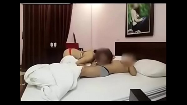 Quay lén em cave đang bị chịch sung sướng trong khách sạn